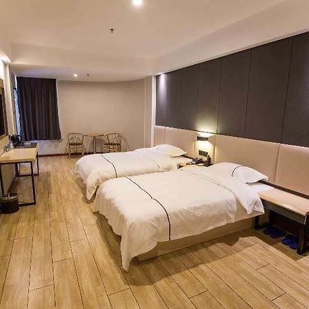 Thank Inn Plus Hotel Hebei Tangshan Road South District Train Station Exterior photo
